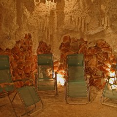 Blick in die Meersalzgrotte in der Odenwaldtherme Bad König